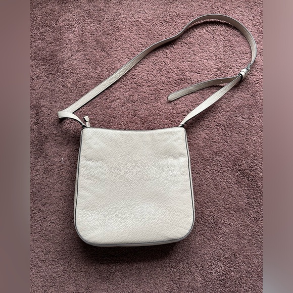 Like New Kate Spade crossbody bag in a pretty nude/beige color - Picture 3 of 9